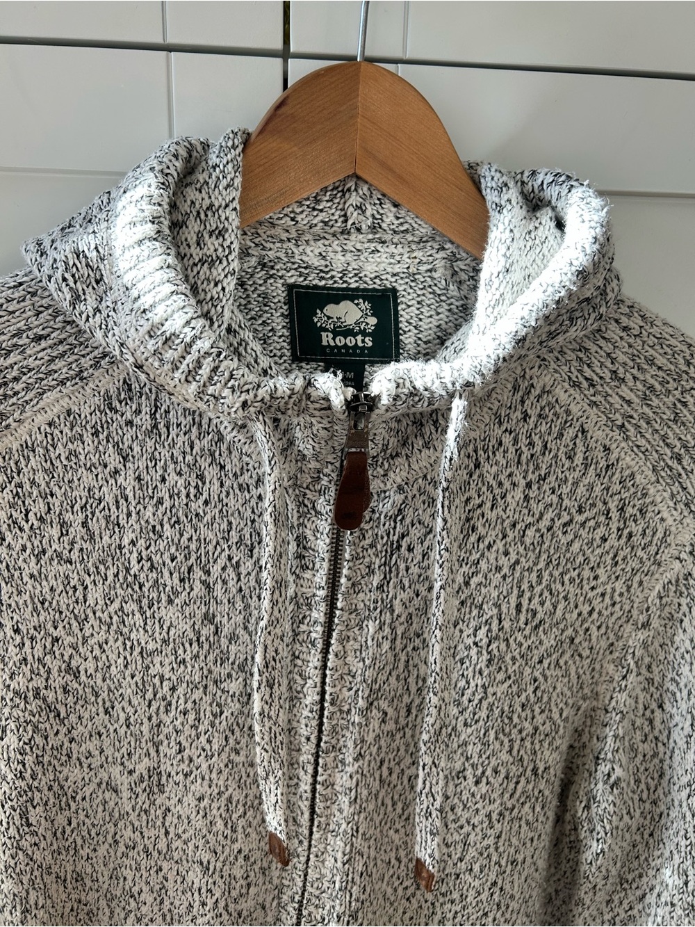 Roots Men's Size Medium Heather Grey Zip-Front Hoodie Sweater - Picture 4 of 6
